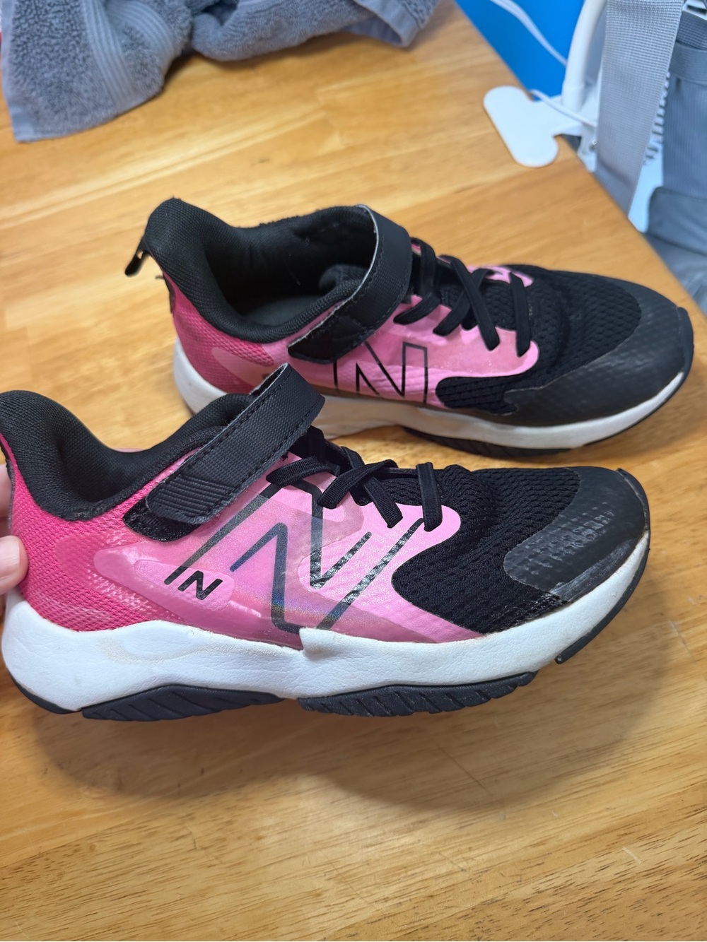 New Balance Kids' Rave Run v2 Bungee Lace with Top Strap - Size 2Y